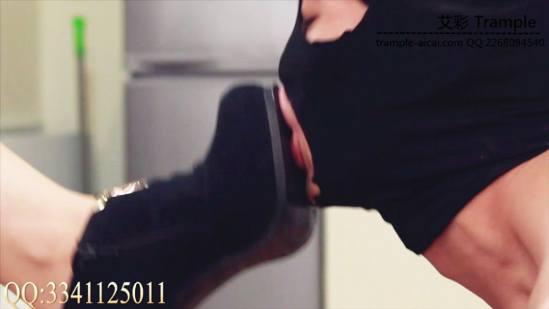 冥妃女主-脏鞋底口水羞辱