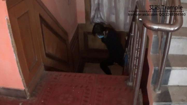 蒙面女贼劫财杀人