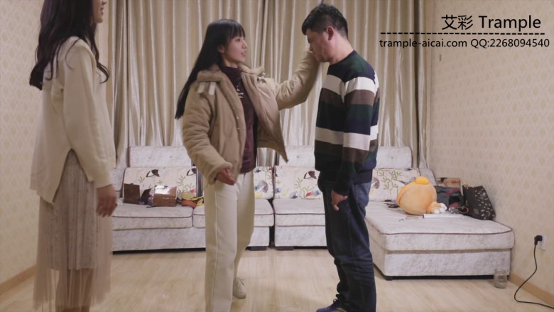 南一初九暴力踢踹