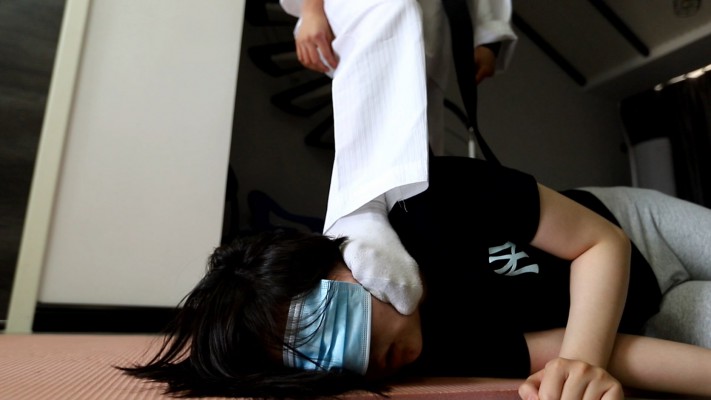 【惑心】跆拳道美女臭脚要狗命