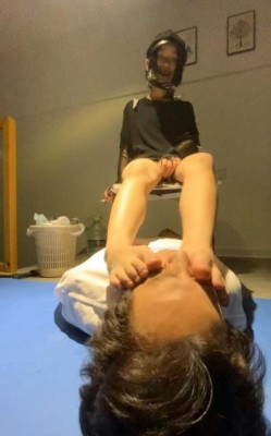 新开发精神小妹辱骂俏皮凌辱【萝莉酱】真实校园太妹跳踩舔脚语言羞辱 YC-220820-4