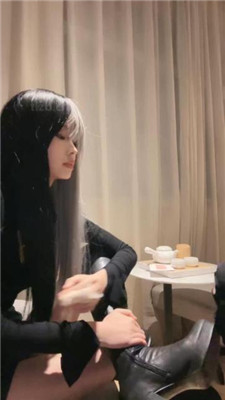 【爆爆】双奴争宠-跪舔长靴/抽耳光/踩踏胯下辱