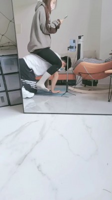 【瑄瑄】晨跑后原味鞋袜辱狗/骑马/踩踏 bf23363