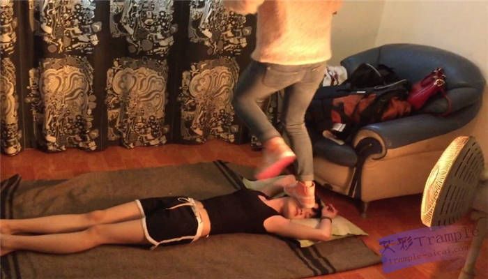 素人髒耐克玩踩女m！_HD绳艺资源