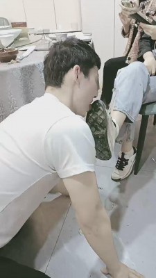 【美帝】餐桌下狗伺候【双视角版】 bf11855