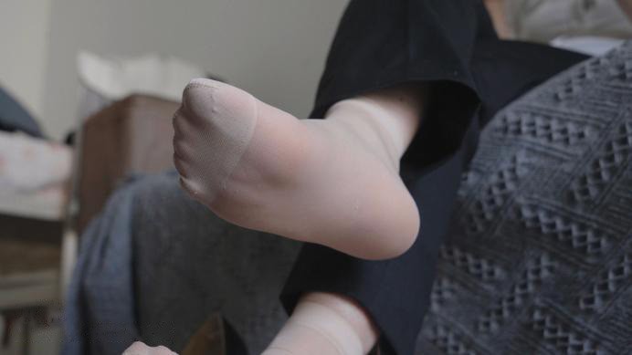 臭丝脚POV【贝琳】无处安放的脚 穿了一星期的袜子 又酸又臭又痒 YC-220906-7