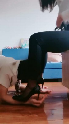 【晴雨大大】高跟黑丝踩地毯 bf19442