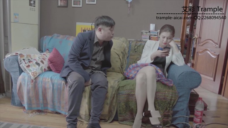 两个女同事的美脚