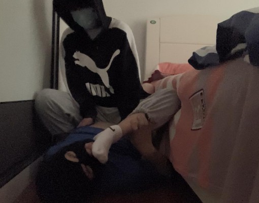 新女主（女同T））脚羞辱、腿绞 YC-220118-2