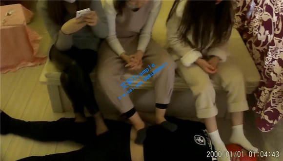 三不良少女初次圈踢群踩