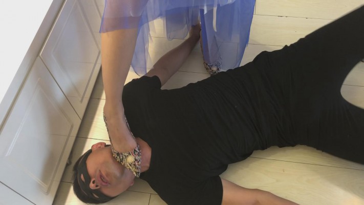 美女美裙美鞋踩脖子 YC-220128-5