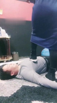 【敏敏郡主】电影院舔素人脏鞋【双视角版】 bf22171