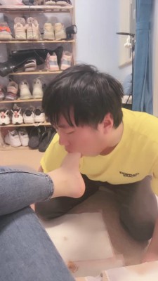 【鹿梦兮】脚奴的下贱生活 bf23024