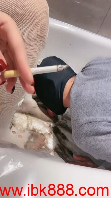 套路直播【小劳拉】白丝脚喂食 呕吐物 口水圣水 bf23380