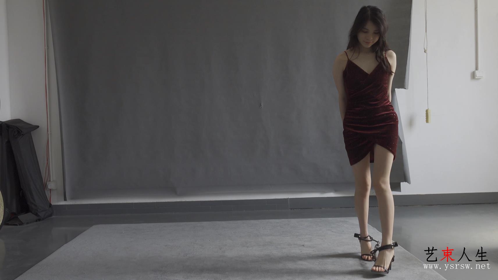 【艺束人生】2022_25期视频  子娴拍摄镣铐体验