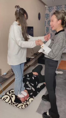 【二宝】带学生素人强制全体重踩踏【完整版】 bf12053