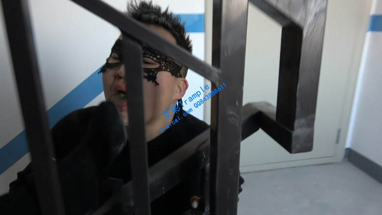 【冷柔】楼道靴子喂食超脏食物