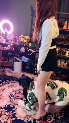 【三三】推荐-开发超美超骚闺蜜做奴 bf19935