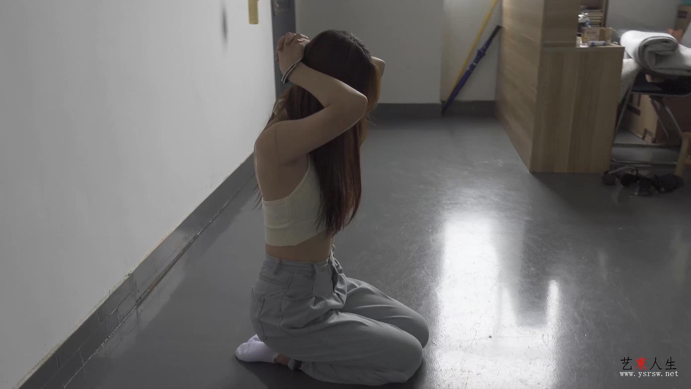 【艺束人生】2022_36期视频  楚楚戴着镣铐做家务体验