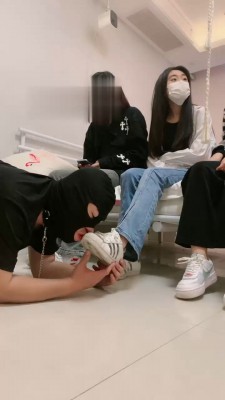 【精神小妹】诺诺带两素人妹妹小白鞋tj bf18084