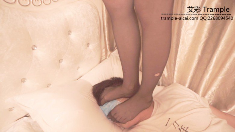 新人歆凝暴跳踩头踢裆