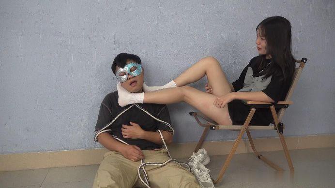 【南国原创】刁蛮女神美妮击败匪徒，腿绞控制呼吸，刺激的语言和剧情！ YC-220529-5