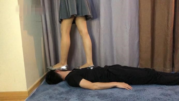 Kitty女王首调の丝足爆踩地毯