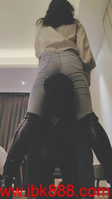 【飞扬女王】长靴御姐S碾压地毯 bf23561