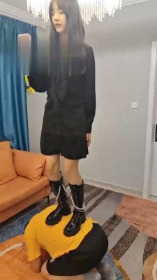 【万灵】黑靴踩踏+插嘴深喉 bf17704