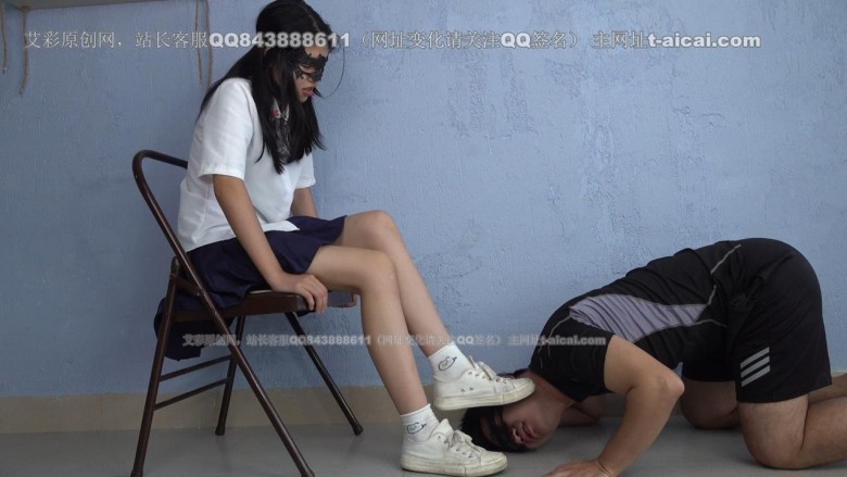 【南国原创】新S雯雯惩罚变态体育老师，肮脏帆布鞋踩踏 YC-200628