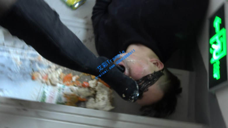 【冷柔】楼道靴子喂食超脏食物