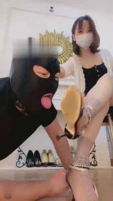 【茹雪】裸足深喉调恋足狗 bf17631