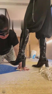 【沅芷大人】短靴筷子踩手刑【续集】 bf17406_HD绳艺资源