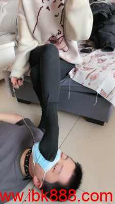 【妮妮】新来的狗跪下犯贱 bf23557