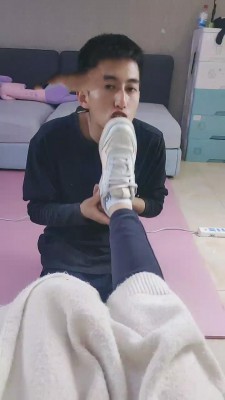 【雪儿】舔脏小白鞋/臭脚 bf11852