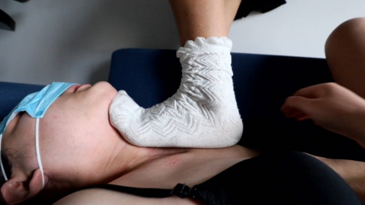 【惑心】臭袜窒息踹裆踩喉咙