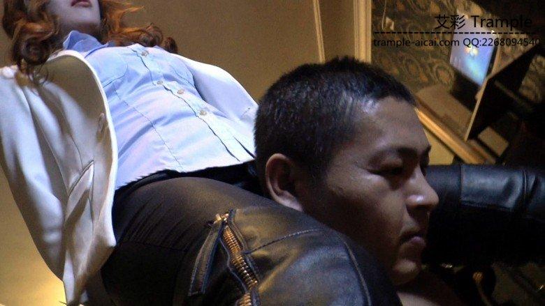 【冰时代】芮萁女王穿大皮靴坐喉咙