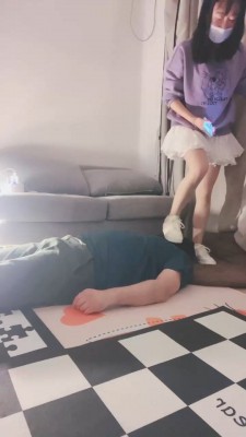 【桃子老师】学生S小白鞋白袜踩踏 bf20005