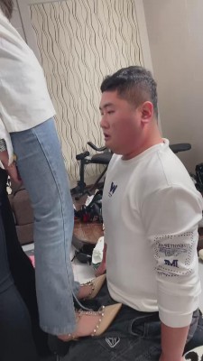 【二宝】带学生素人强制全体重踩踏【完整版】 bf12053