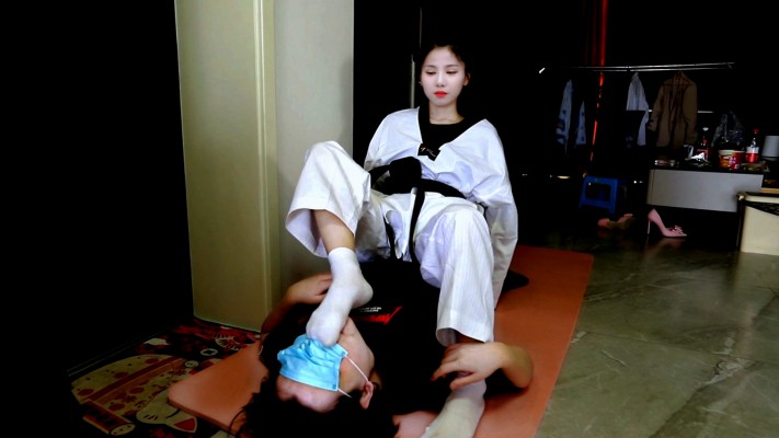 【惑心】跆拳道原味白袜虐女奴