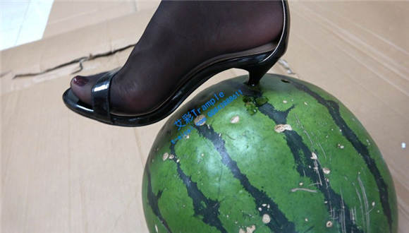 【冷柔】高跟鞋跟踩烂大西瓜