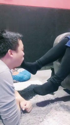 【敏敏郡主】电影院舔素人脏鞋【双视角版】 bf22171