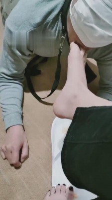 【海绵大大】素人首调蹂躏脚底奴【完整版】 bf11937