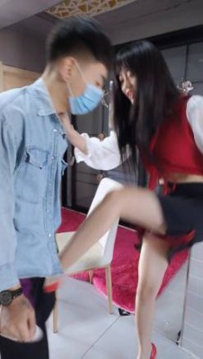 00后浅夏S脏高跟羞辱舔鞋-暴力踢蛋酷刑责罚！