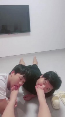 【希希子情侣M】双狗争宠舔脚专场 bf11830_HD绳艺资源