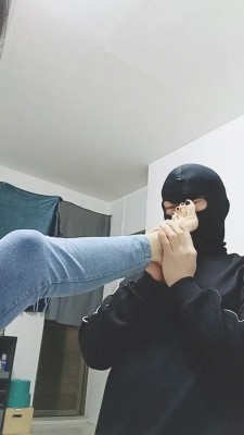 【美娜格格】瑜伽教练转胯+白棉袜气味羞辱 bf21392