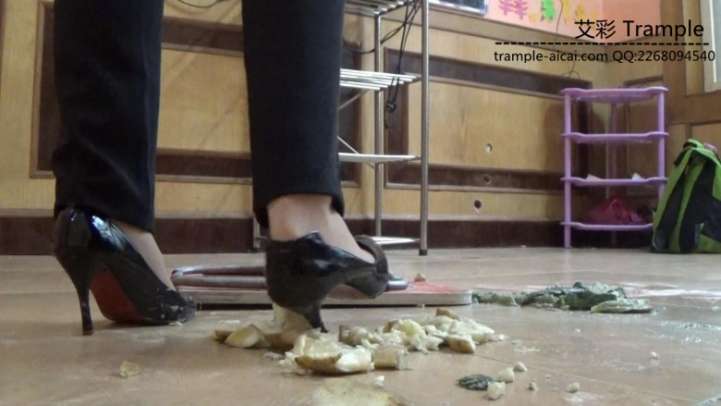 职业装木板压碎