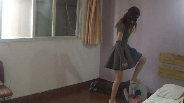 女特工诱杀对手训练