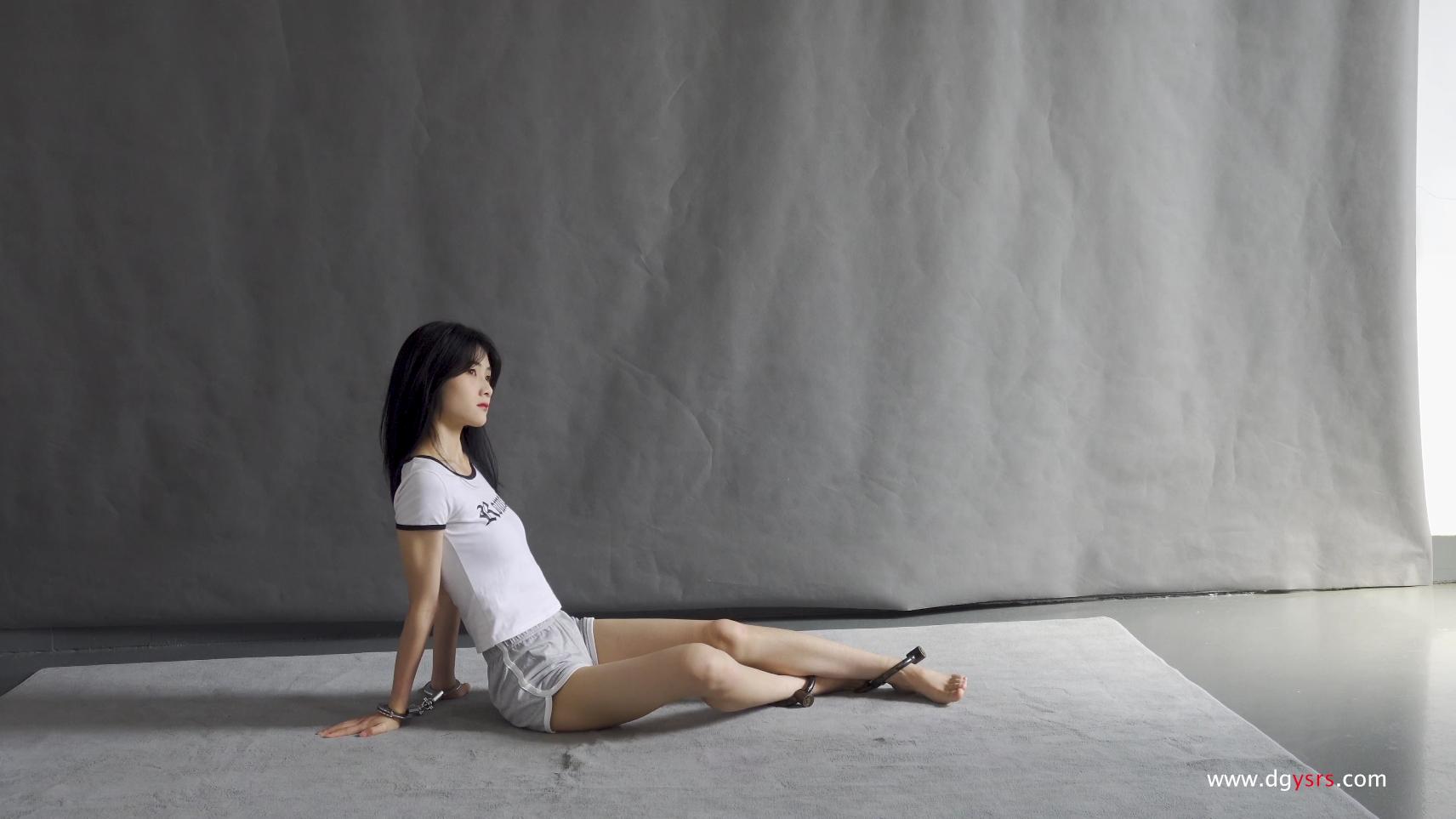 【艺束人生】2023_19期视频 模特欣玥首次体验镣铐