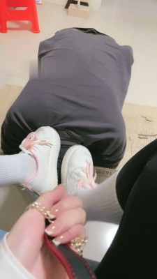 【杭州CC】小白鞋白袜踩头辱奴 bf19264